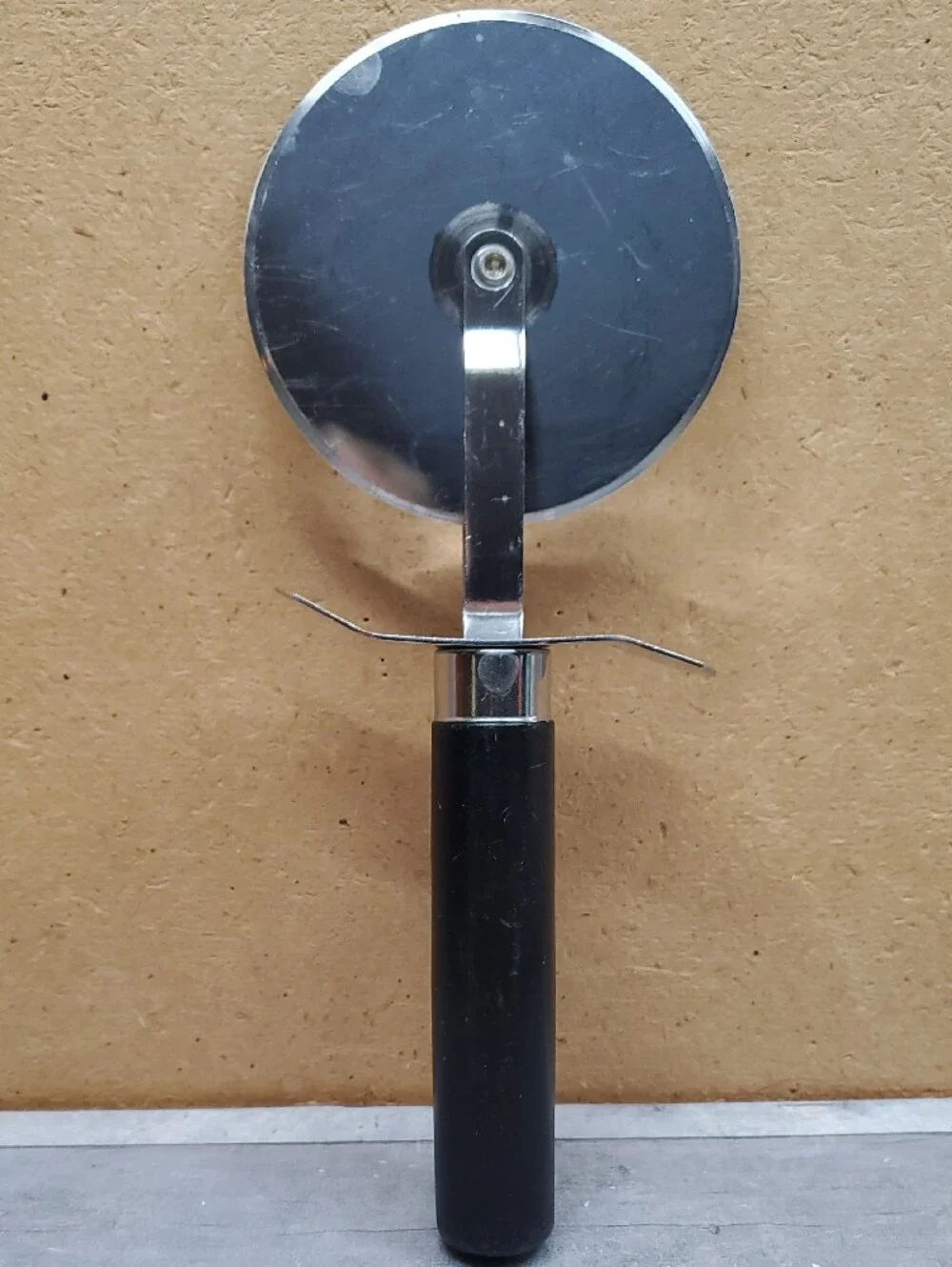Pampered Chef Pizza Cutter with Protective Cover